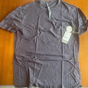 NWT Vuori The Rise T-Shirt w/front pocket (Size Large, Steel Blue “Azure” color)